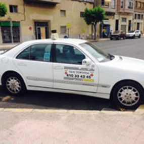 taxi-juan-trigo-taxi-blanco-01.jpg