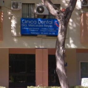 clinica-dental-dra-mercedes-reyes-fachada-01.jpg