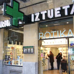 farmacia-iztueta-fachada-01.jpg