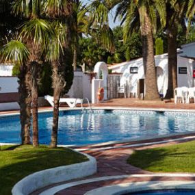 camping-las-palmeras-piscina-01.jpg