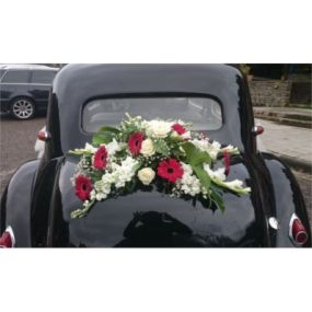 Eth_Jardineria-adorno-floral-en-coche-03-g.jpg