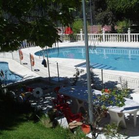 camping-el-paraiso-piscina-04.jpg