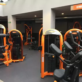 Zona de entrenamiento de peso guiado