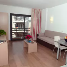 APARTAMENTOSALMIRALLS.jpg
