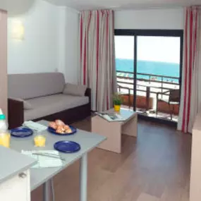 APARTAMENTOSALMIRALLSMAR.jpg