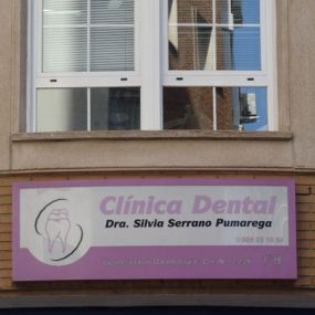 clinica-dental-silvia-fachada-01.jpg