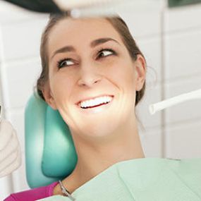 Dental-Luis-Picatto-mujer-en-odontologia.jpg