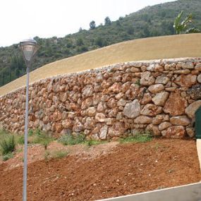 cotava-construcciones-y-reformas-muro-piedra-04.jpg