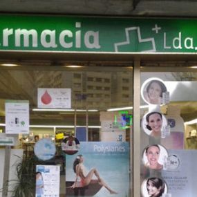 farmacia-maria-soledad-iturbe-fachada-01.jpg