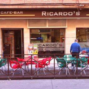 cafe-bar-ricardos-fachada-01.jpg