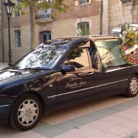 funeraria-santa-ana-coche-funerario-04.jpg