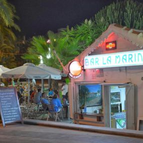 cafe-bar-la-marina-fachada-01.jpg