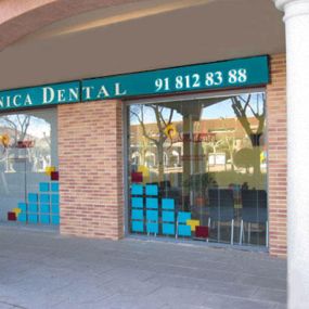 sevilla-dental-fachada-01.jpg