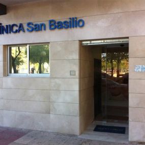 clinica-de-fisioterapia-san-basilio-fachada-01.jpg