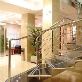 hotel-gran-legazpi-escalera-05.jpg