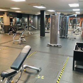 Zona de entrenamiento personal y poleas