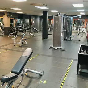 Zona de entrenamiento personal y poleas