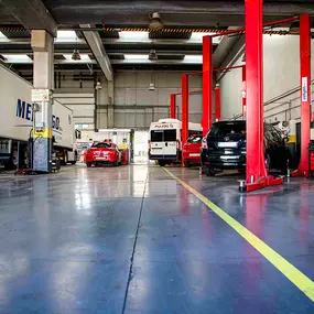 interior del Taller Mecánico Rodi Zal Polígono Zona Franca en Barcelona