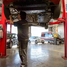 Revisión del Estado del Coche en Taller Mecánico Rodi Zal Polígono Zona Franca en Barcelona