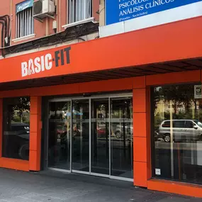 Entrada exterior al gimnasio