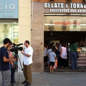 gelats-i-torrons-asensi-fachada-01.jpg