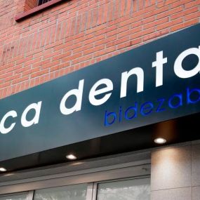 809052-clinica-dental-bidezabal-banner-2.jpg