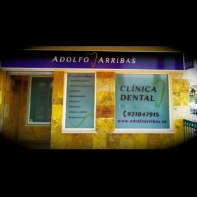 adolfo-arribas-clinica-dental-fachada-empresa-02.jpg