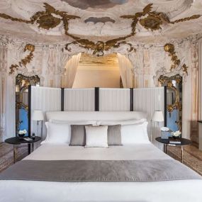 Aman Venice - Alcova Tiepolo Suite, Bedroom