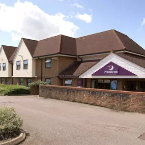 Premier Inn Dunstable South A5 hotel exterior