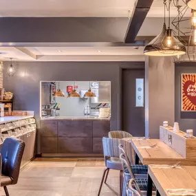 Premier Inn Chelmsford (Boreham) breakfast room