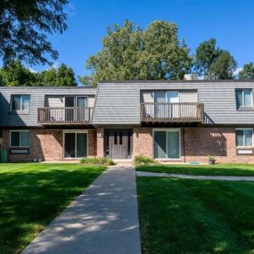 Hamilton Trace apartments in Road Okemos, MI