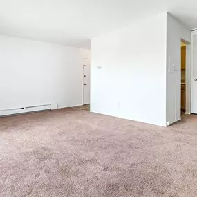 Big room in apartment in Warren