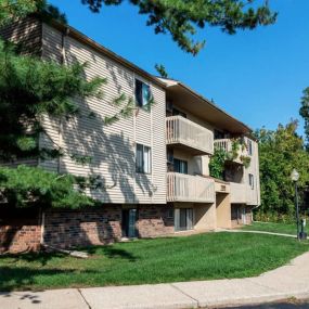 Nemoke Trails apartments in Haslett, MI