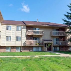 Nemoke Trails apartments in Haslett, MI