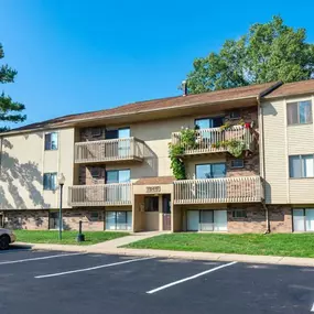 Nemoke Trails apartments in Haslett, MI