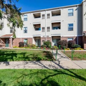 Lakewood Apartments in Haslett, MI