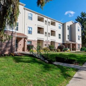 Lakewood Apartments in Haslett, MI