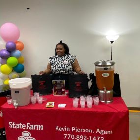 It was TEACHERS APPRECIATION at Langston Hughes High School on Thursday!
We at Kevin Pierson State Farm partnered with Green Feens; a local small business here in South Fulton, and provided the teachers with organic and fresh pressed juices.
We want to thank all the educators and supporting staff for everything they do. Our youth is the future and it’s not an easy task to help lead them in the right direction. 
We support you, appreciate you, and stand by you!!!
Thanks for another GREAT SCHOOL Y
