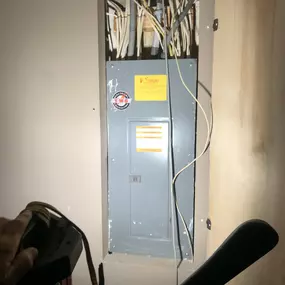 Nice early morning electrical service call. Client had lost electricity in several rooms. We arrived quickly and diagnosed the electrical issue. A malfunctioning Square D 15 amp 120 volt electrical breaker. Removed existing and install a new electrical breaker. Electricity was fully restored. Client