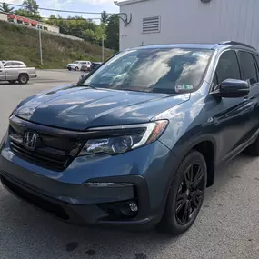 2021 Honda Pilot Special Edition 8 Passenger in Steel Sapphire.