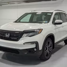 2022 Honda Pilot Black Edition AWD in Platinum White.