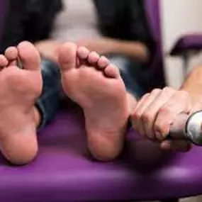 Door met manipuleren van gewrichten in de voeten of uw knie kunnen uw mobilteit vergroten.
Dit kan als aanvulling op uw steunzolen gebeuren.