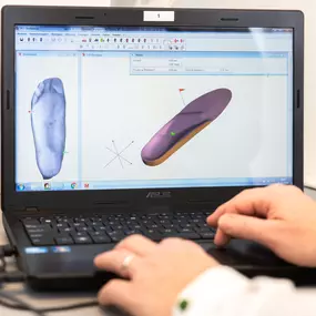 We modeleren onze zolen met moderne 3d software.