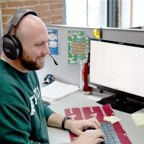 Abstrakt employee on call with a client