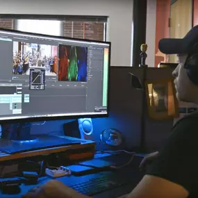 Abstrakt worker on laptop
