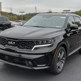 2022 Kia Sorento Plug- in Hybrid SX AWD in Aurora Black.