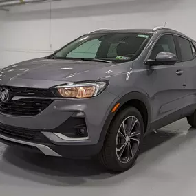 2022 Buick Encore GX Select FWD 4 dr. in Satin Steel.