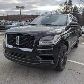 2021  Lincoln Navigator Reserve in Infinite Black.