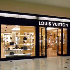 Bild von Louis Vuitton Garden City Roosevelt Field Macy's