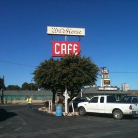 Wildhorse Cafe

50630 Mesa Verde Rd,
King City, CA 93930

Phone. 831-385-4312

http://www.mywildhorsecafe.com/home